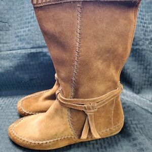 Minnetonka Brown Suede Fringe Moccasins
